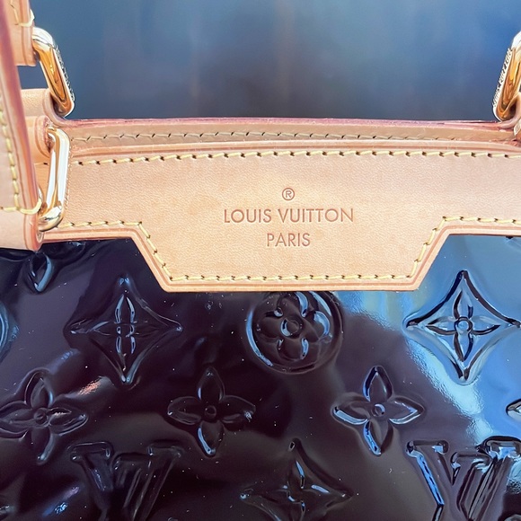 Louis Vuitton Vernis Brea GM Handbag! Was Retailed For $3050 + Tax! - Picture 5 of 16